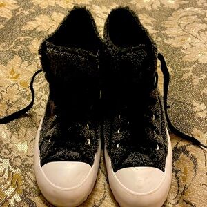 Converse faux fur gray shoes